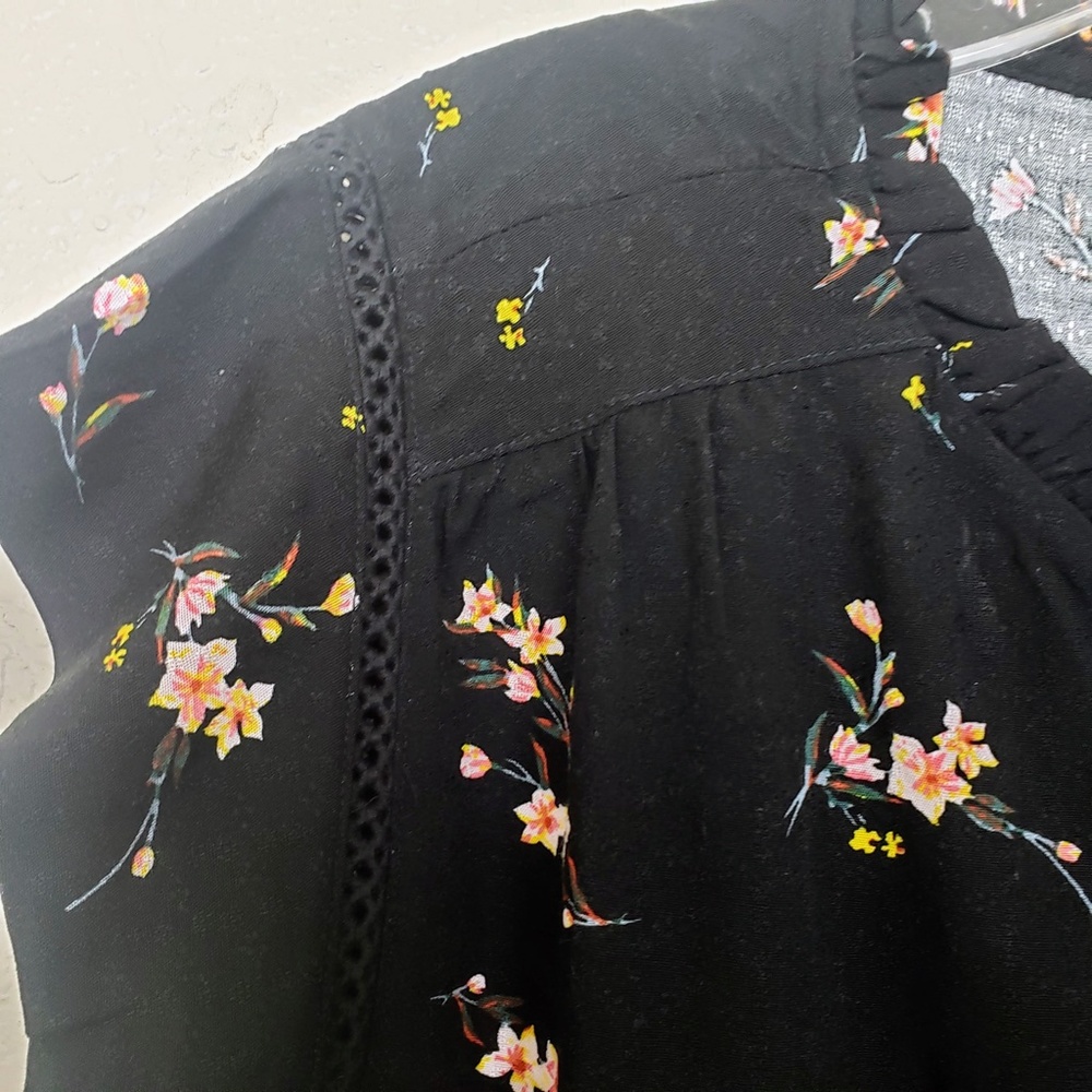 Buffalo David Bitton Black Floral Printed Flutter Sleeve Tunic Top - Picture 5 of 9